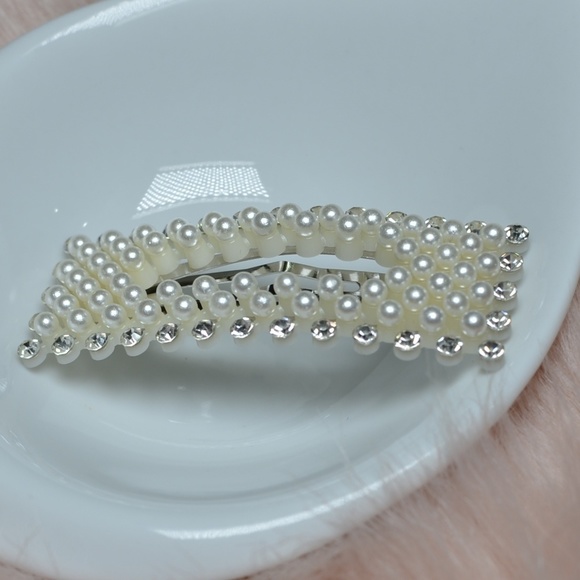 Hair Clip - Picture 1 of 1